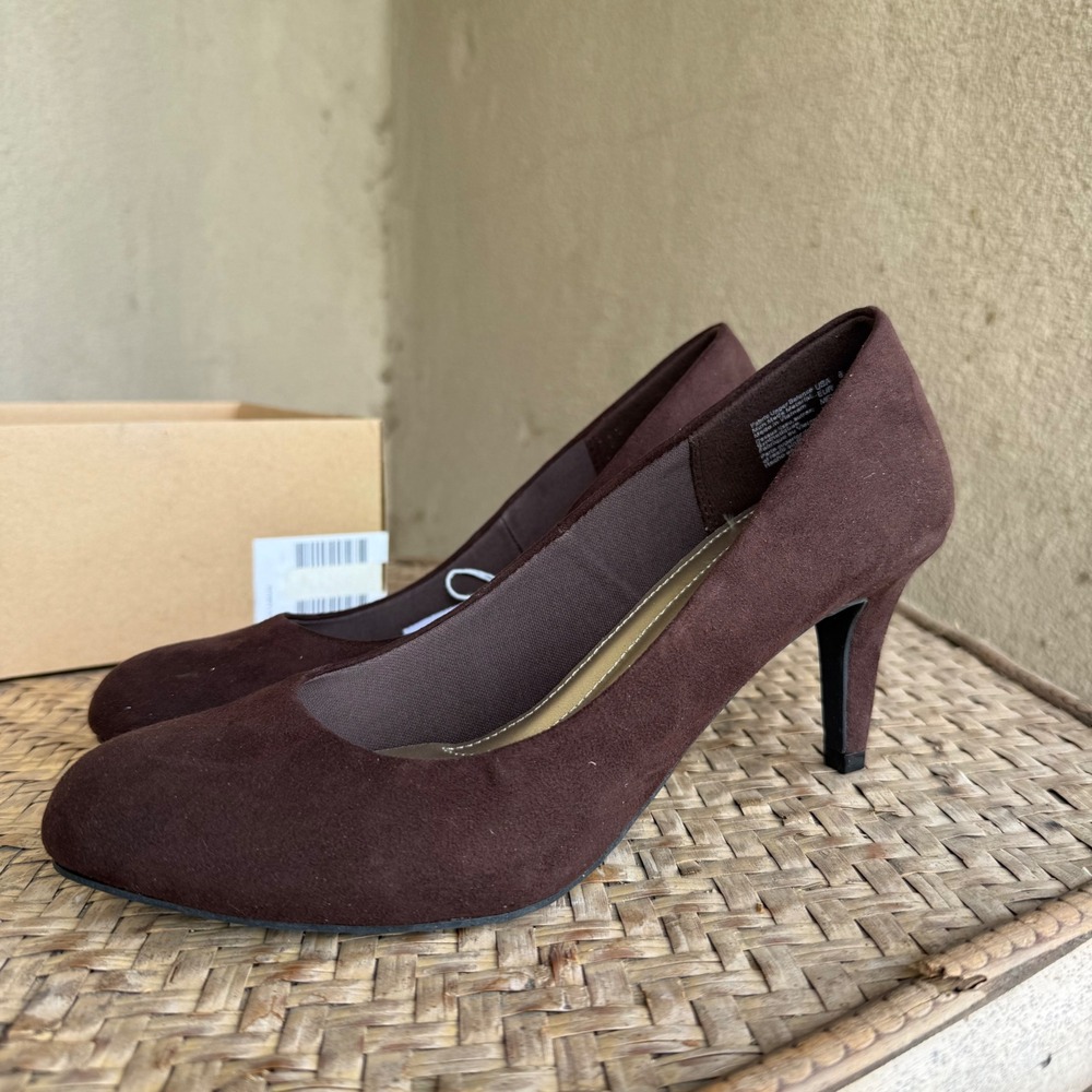 Comfort Plus Predictions Karmen Pumps Womens 8 Brown Suede Memory Foam Heels